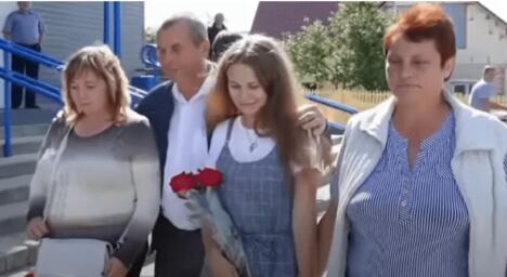 Julija Moisejenko izgubljena u vozu sa majkom koja ju je usvojila i sa biološkim roditeljima