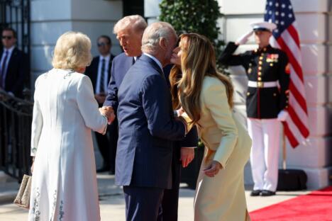 Melanija Tramp, Donald Tramp, kralj Čarls III i kraljica Kamila tokom susreta u Beloj kući
