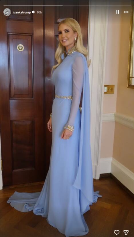 Ivanka Tramp u plavoj haljini na svečanoj večeri u Beloj kući.jpg