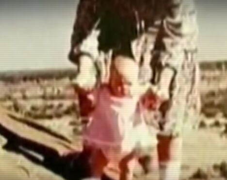 Lindi Čemberlen, majka pogrešno osuđena za ubistvo bebe Azarije nakon napada dinga u Australiji (2).png
