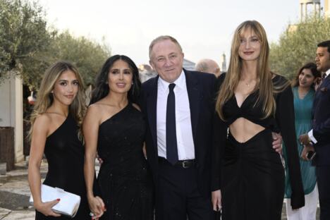 Salma Hajek, Fransoa Anri Pino