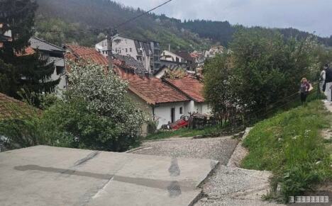 Tragedija izbegnuta za dlaku Vozač izgubio kontrolu i zakucao se u kuću, meštani - 08.05.2026.jpeg