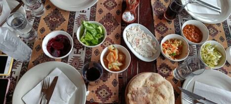 besplatne salate u kafani