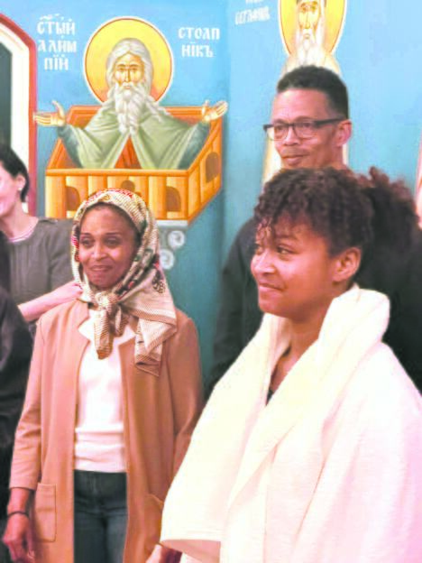 Desmond Armstrong, zena i cerka, krstenje.jpg
