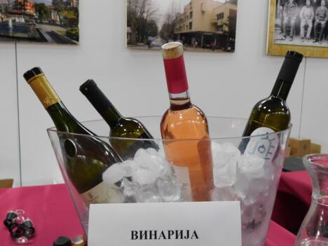 LOZNICA - Vino i izložba.JPG