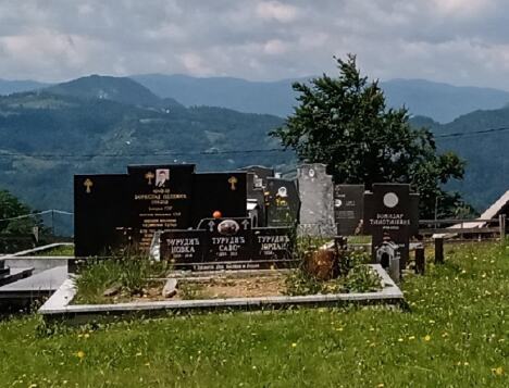 Tara-Sekulici-crkva - grobovi-Pelevic i Timitijevic.jpg