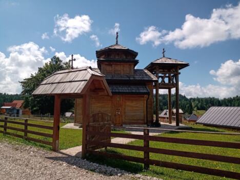 Tara-Sekulici-crkva Svetog cara Lazar 1.jpg