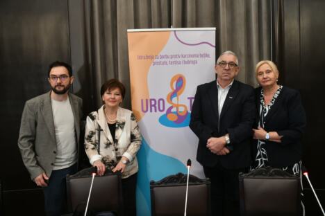 lekari i pacijenti iz udruženja uro takt na konferenciji za medije