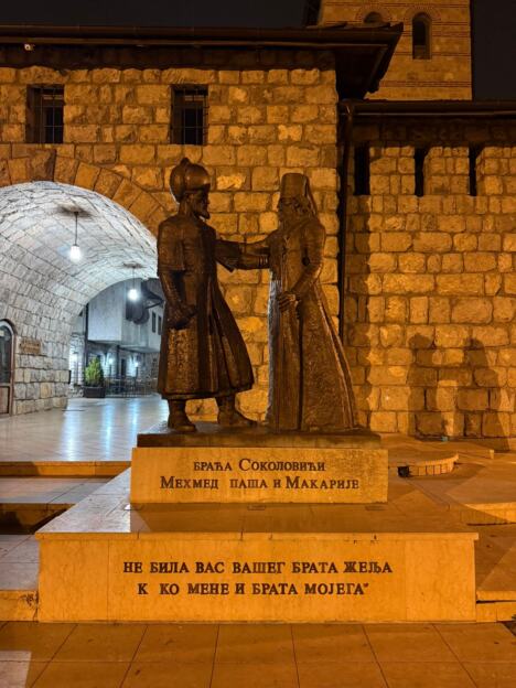 Spomenik Mehmedu-paši Sokoloviću i Makariju Sokoloviću u Andrićgradu