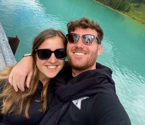 Džastin Voli i Viktorija tokom putovanja na kojem su obišli osam država za mali budžet