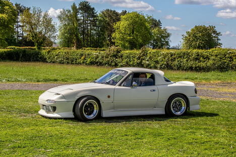 Bela Mazda Mx-5