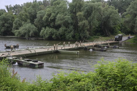 Voska postavila most preko Velike Morave