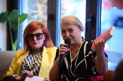 Jelena Peric i Dragana Becejski, foto Dusan Milenkovic, promocija knjige DELOVI SLAGALICE.jpg