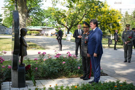 mod_mo_azerbejdzana_tasmajdan_venci_hm107281_26060_1781019518.jpg