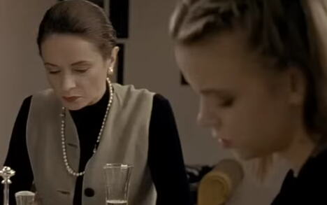 Maja Mandžuka i Sonja Savić u filmu Virtuelna stvarnost (2).png