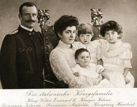princeza Mafalda Savojska sa roditeljima i bratom 1905. godine