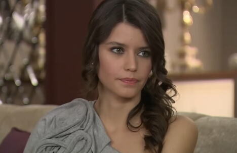 Beren Sat kao Bihter u seriji Zabranjeno voće