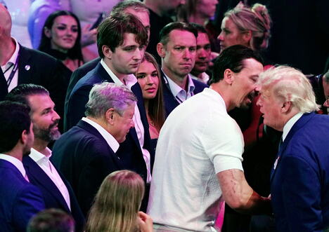 Baron Tramp sa dužom kosom na UFC događaju