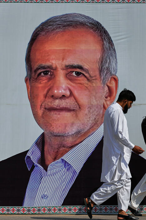Masud Pezeškijan (1).jpg