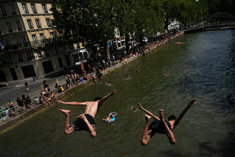 Francuska AP Christophe Ena.jpg