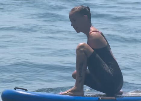 Dejana Bačko, Devojka sa krilima, surfuje