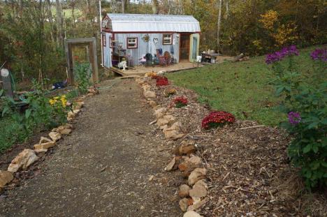 mala-kuca-tiny-house-family.jpg