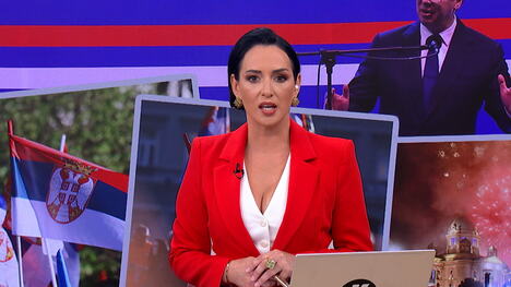 "SLOGAN 'SRBIJA, NAŠA PORODICA' JE KRUNA POLITIKE PREDSEDNIKA VUČIĆA" Gosti Specijala Kurir televizije o velikom skupu u Beogradu: "Ovo je poziv na mir"