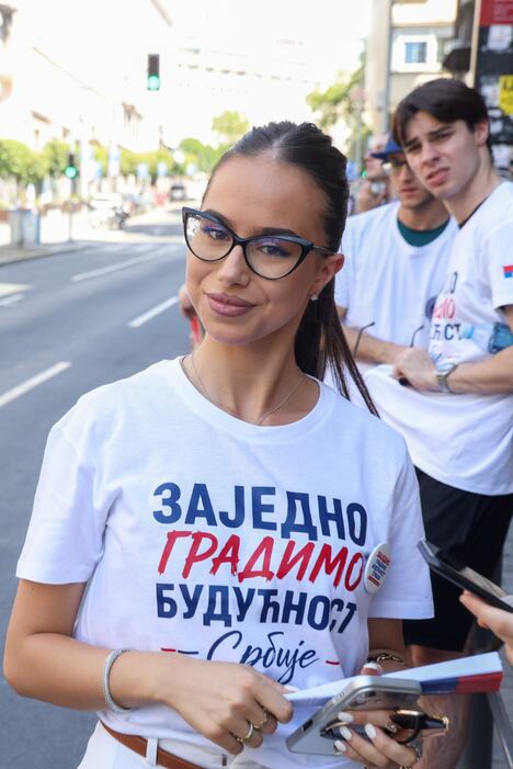 skup 27. juna Srbija jedna porodica Srbija pobeđuje