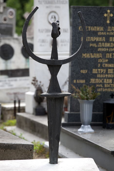 Nestala skulptura_Anica i Hasan Rebac.jpg