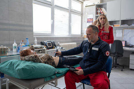 Zdravstveni karavan Fondacije Mozzart ove godine krenuo je iz Svilajnca gde je Hitnoj pomoći doniran portabilni ultrazvučni aparat (3).jpg
