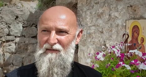 Otac Jovan već 16 godina živi u izolaciji u Boki Kotorskoj