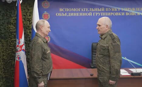 Vladimir Putin uniforma Rusija.jpg