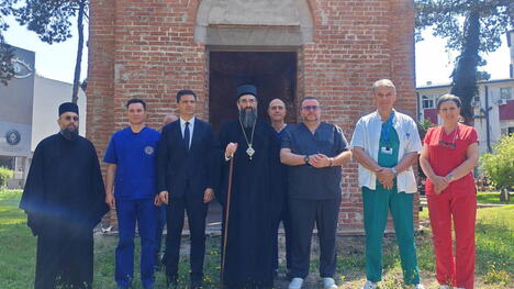 UKC Niš i crkva3.jpg