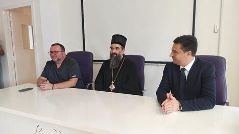 UKC Niš i crkva.jpg