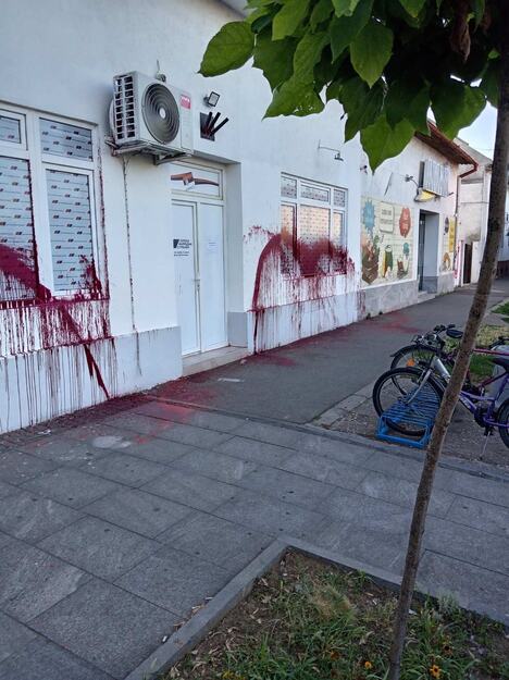 Prostorije SNS Vandalizam Dobanovci