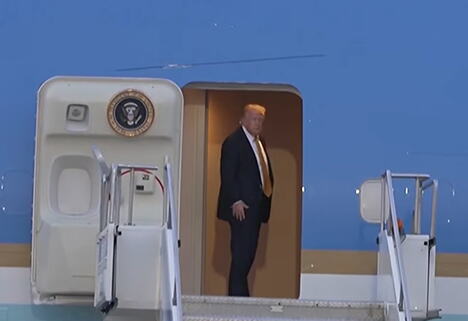 Donald Tramp avion predsednički avion.jpg