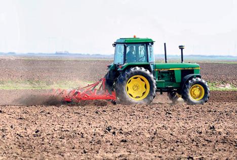 traktor-poljoprivreda-oranje-zetva-njiva.jpg