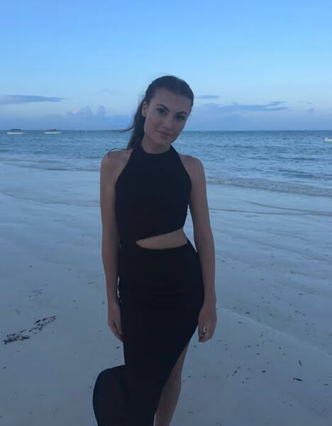 Liv Mekol ostala je bez bešike u 25. godini (11).PNG