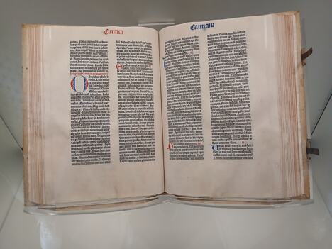 Gutenbergova Biblija2.jpg