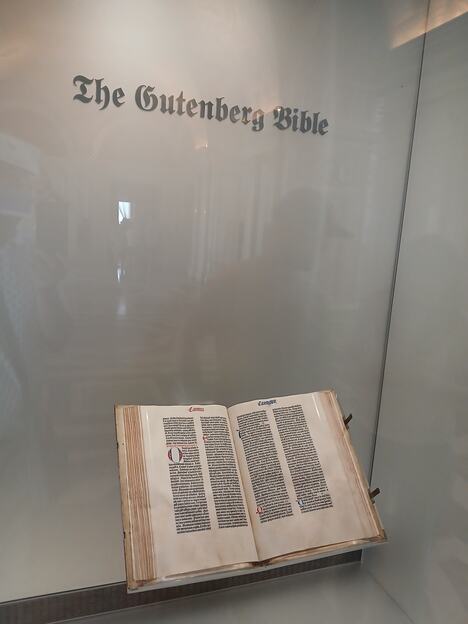 Gutenbergova Biblija1.jpg