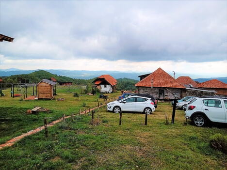 Jelova Gora-Gostinica.jpg