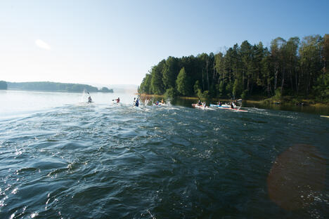 Vlasinsko jezero, 4 elements, kajakaši (4), autor Evin Pešić.jpg
