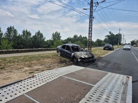 Zapaljen Automobil Sremska Mitrovica (1).jpeg