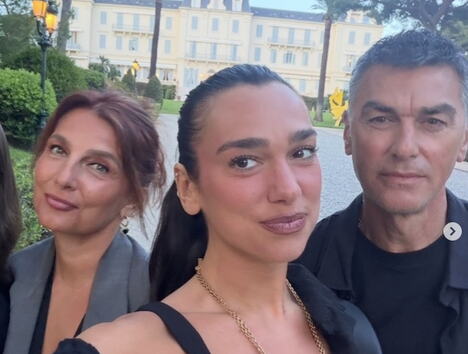 Dua Lipa sa roditeljima