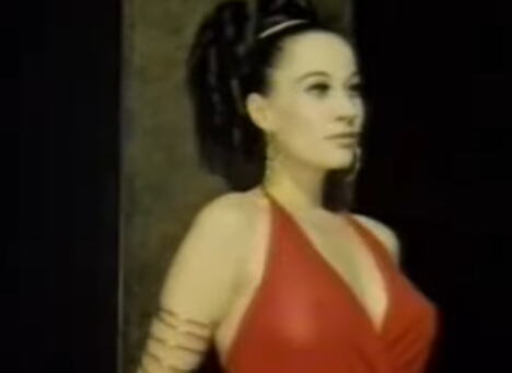 Olivera Katarina u filmu „Poslednji obračun“ iz 1968. godine peva numeru Enija Morikonea (4).PNG