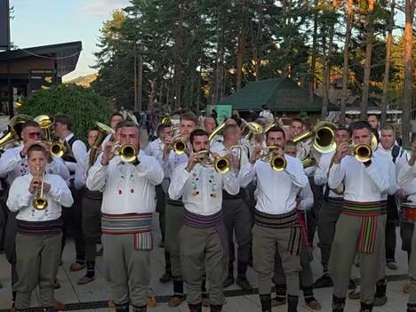 Sabor trubača Zlatibor - defile.jpg