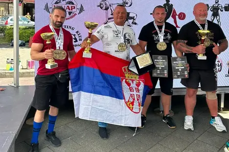 bodibilding-zika-markovic-powerlifting2-999257-830x553 (1).jpg