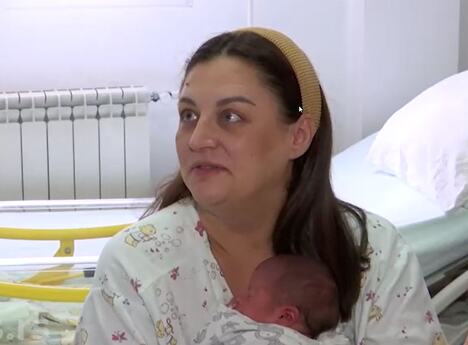Snežana Stošić rodila blizance u KBC "Dragiša Mišović"