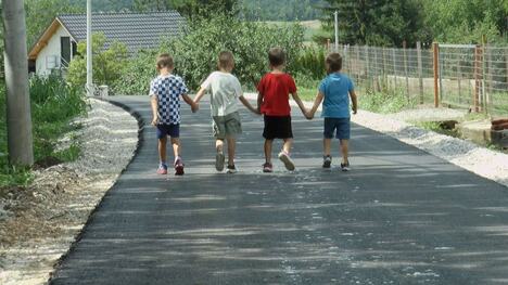 novi-asfalt3-mrcajevci-foto-rina.jpeg