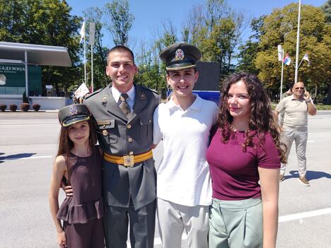 U kasarni "General Jovan Mišković" na Banjici održana svečana promocija najmlađih oficira Vojske Srbije.